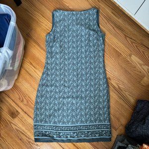 Vintage sheath dress with zip up back